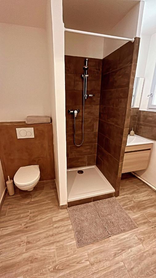 Appartement T2 Centre Village Cucuron Exterior foto
