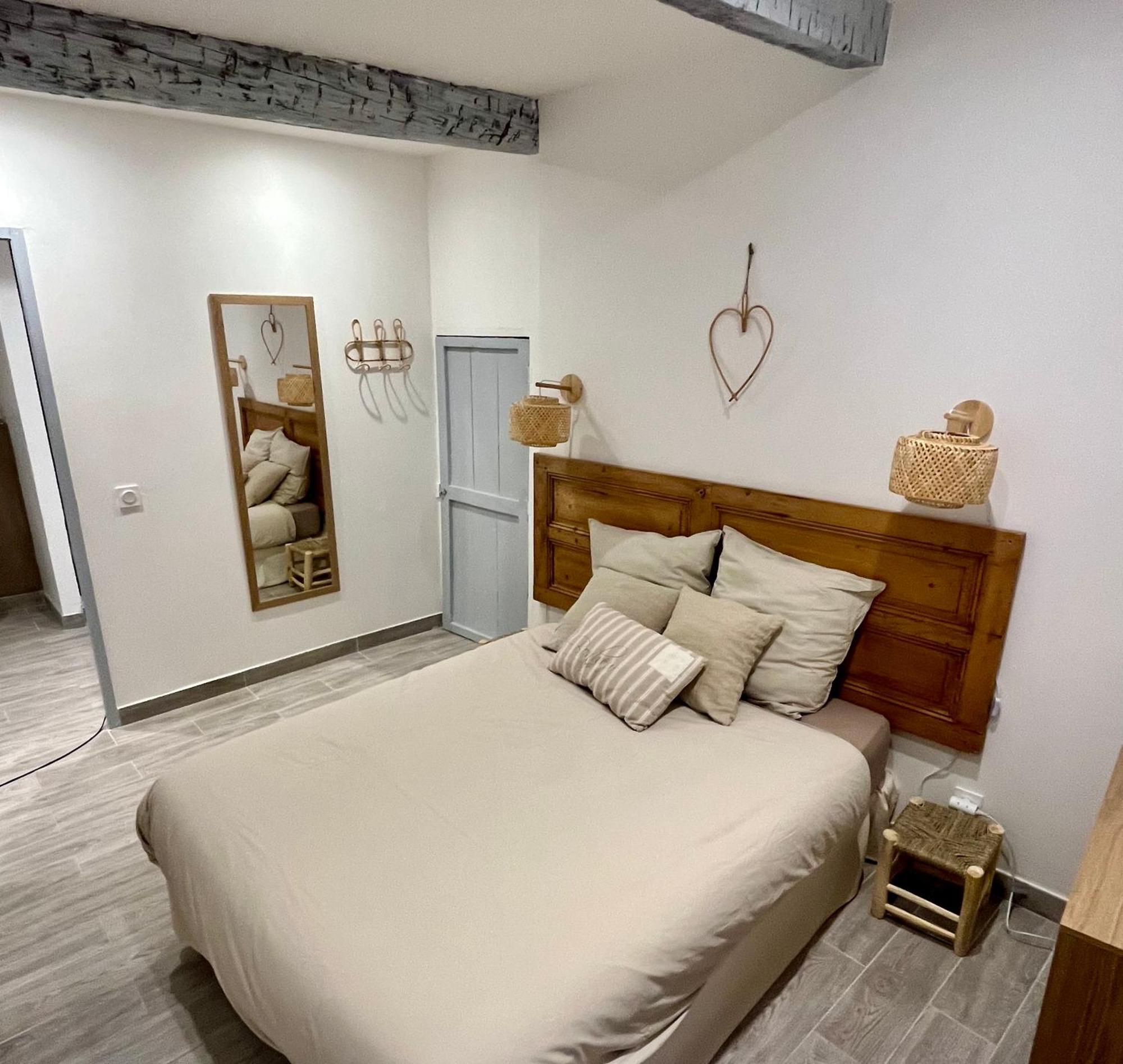 Appartement T2 Centre Village Cucuron Exterior foto